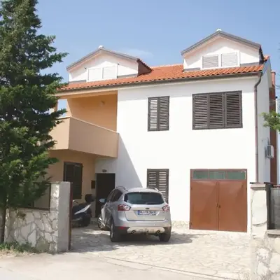 Apartments with parking space Murter - 5122