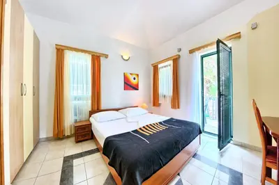 Krevet ili kreveti u jedinici u objektu Apartments and rooms by the sea Rogoznica - 3266