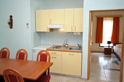 Kuhinja ili čajna kuhinja u objektu Apartments and rooms by the sea Rogoznica - 3266