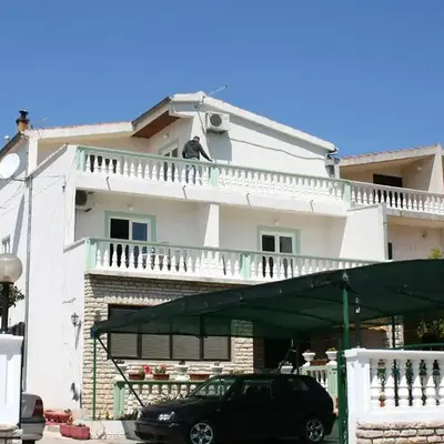 Apartments with a parking space Tribunj
