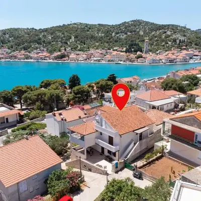 Apartments by the sea Tisno