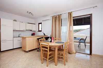 Kuhinja ili čajna kuhinja u objektu Apartment Tisno 812b