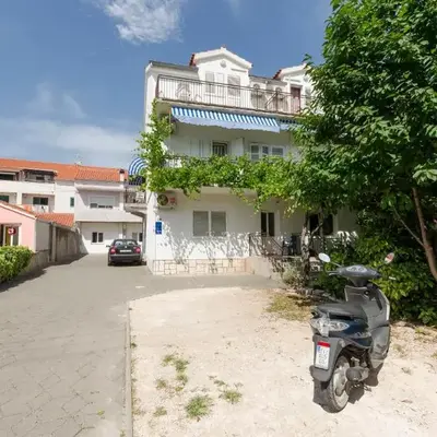 Apartments and Rooms Bepina