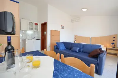 Kuhinja ili čajna kuhinja u objektu Apartments Mira