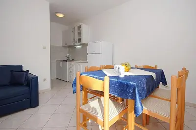 Kuhinja ili čajna kuhinja u objektu Apartments Mira