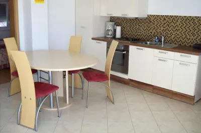 Kuhinja ili čajna kuhinja u objektu Apartment Jezera 5057d