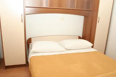 Krevet ili kreveti u jedinici u objektu Apartments by the sea Primosten - 4169