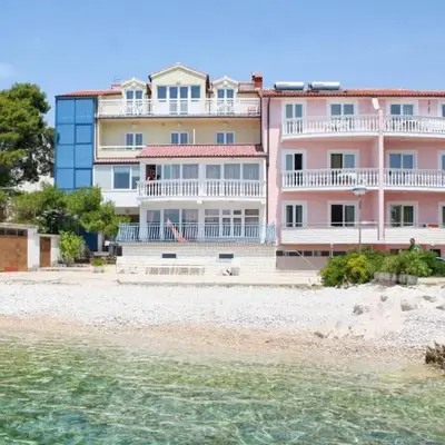 Apartments by the sea Primosten - 9687
