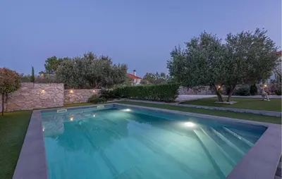 Bazen u objektu Four-Bedroom Holiday Home In Zaton ili u blizini