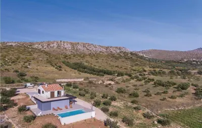 Pogled na planine ili pogled na planine iz vikendica