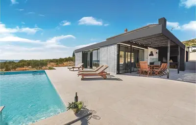 Bazen u objektu Cozy Home In Donje Polje With Wifi ili u blizini