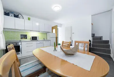 Kuhinja ili čajna kuhinja u objektu Holiday Home Ljubica