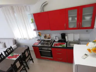Kuhinja ili čajna kuhinja u objektu Apartments Mila