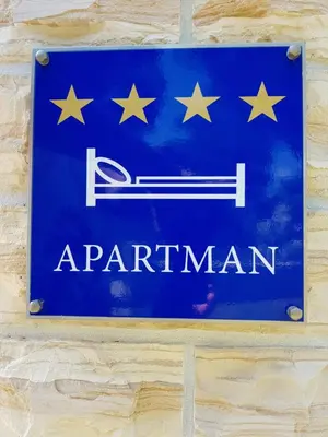 Certifikat, nagrada, logo ili neki drugi dokument izložen u objektu Apartments Palaca Sunca