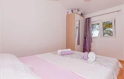 Krevet ili kreveti u jedinici u objektu Six-Bedroom Holiday Home In Sibenik