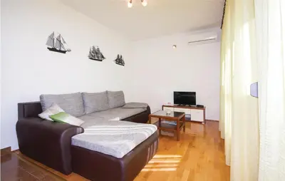 TV i/ili zabavni centar u objektu One-Bedroom Apartment In Sibenik