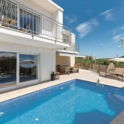Six-Bedroom Holiday Home In Rogoznica