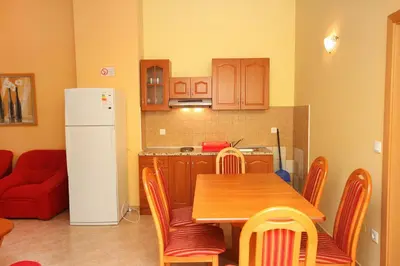 Kuhinja ili čajna kuhinja u objektu Apartments by the sea Rogoznica - 3198
