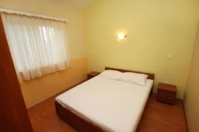 Krevet ili kreveti u jedinici u objektu Apartments by the sea Rogoznica - 3198