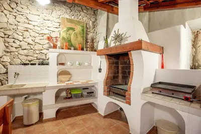 Kuhinja ili čajna kuhinja u objektu Apartments by the sea Tisno, Murter - 3209