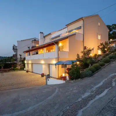 Apartments by the sea Tisno