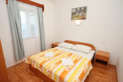 Krevet ili kreveti u jedinici u objektu Apartments by the sea Rogoznica - 3262