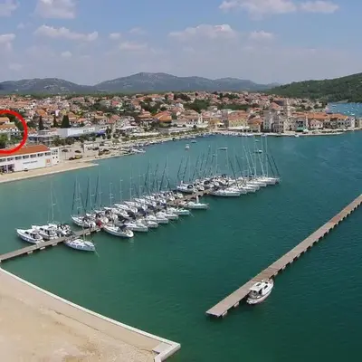 Apartments by the sea Pirovac