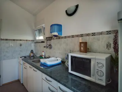 Kuhinja ili čajna kuhinja u objektu Apartments by the sea Prvic Luka, Prvic - 12064