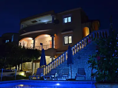 Bazen u objektu Apartments Villa RA ili u blizini