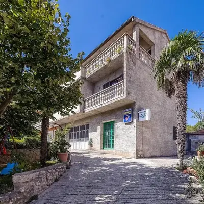 Family friendly seaside apartments Zaton
