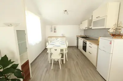 Kuhinja ili čajna kuhinja u objektu kuca-eldic