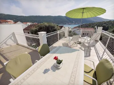 Pogled na planine ili pogled na planine iz apartmana