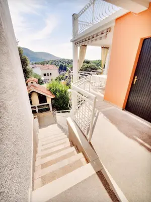 Pogled na planine ili pogled na planine iz apartmana