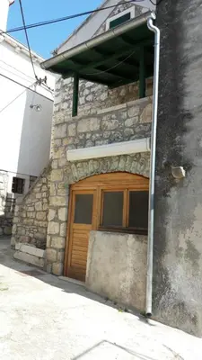 Zgrada u kojoj se nalazi vikendica