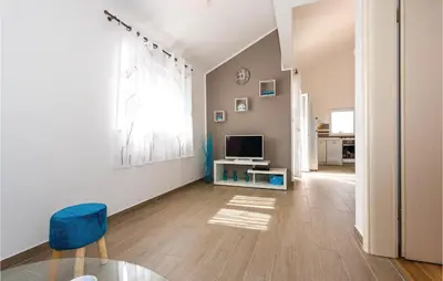 TV i/ili zabavni centar u objektu Two-Bedroom Apartment In Dolac
