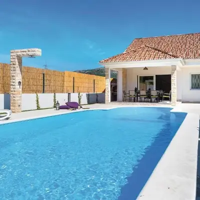 Three-Bedroom Holiday Home In Sibenik