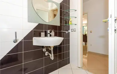 Kupaonica u objektu Three-Bedroom Apartment In Rogoznica