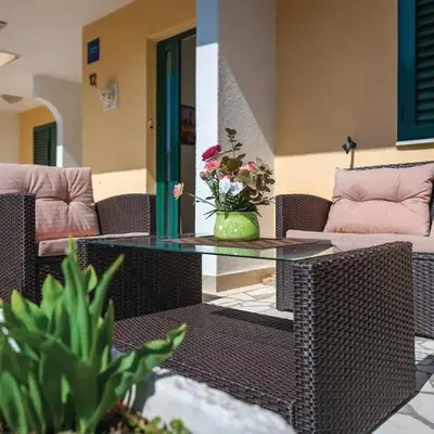 Three-Bedroom Apartment In Rogoznica