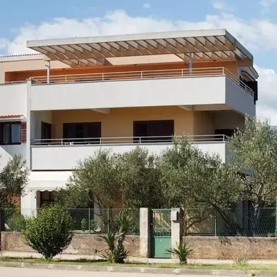 Apartments with parking spaces Drnis