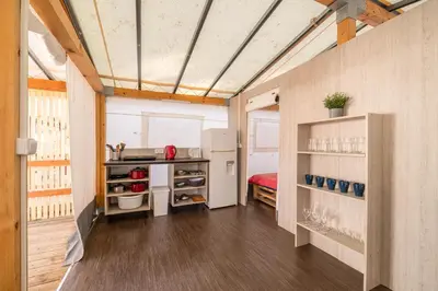 Kuhinja ili čajna kuhinja u objektu Glamping Tents - Camp Adriatic