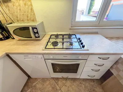 Kuhinja ili čajna kuhinja u objektu Apartments Mira