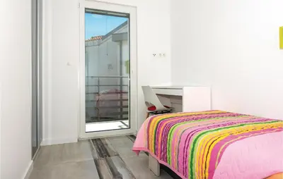 Krevet ili kreveti u jedinici u objektu Two-Bedroom Apartment In Brodarica