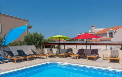 Bazen u objektu Four-Bedroom Holiday Home In Brodarica ili u blizini