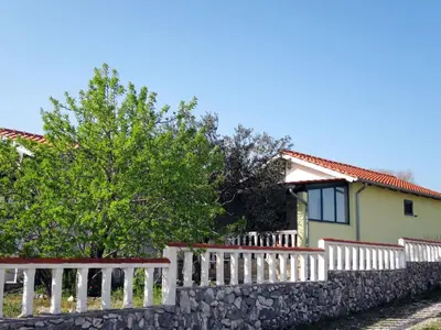 Zgrada u kojoj se nalazi vikendica