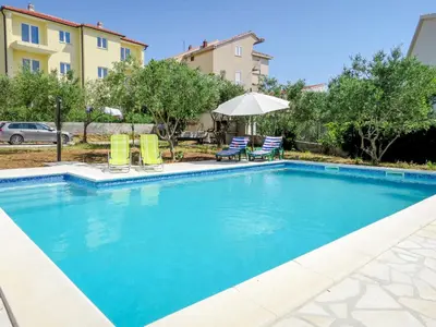 Bazen u objektu Apartment Katarina 5 by Interhome ili u blizini