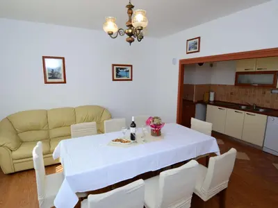 Kuhinja ili čajna kuhinja u objektu Apartment Grebastica-2 by Interhome