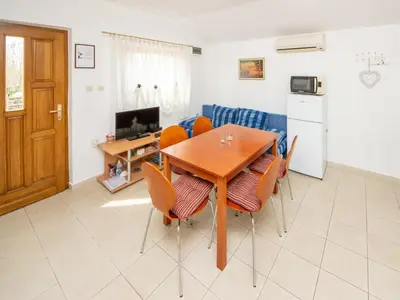 TV i/ili zabavni centar u objektu Apartment Antonio by Interhome