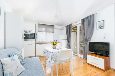 Kuhinja ili čajna kuhinja u objektu Apartments by the sea Razanj, Rogoznica - 12733