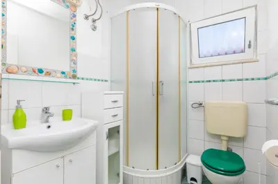 Kupaonica u objektu Apartment Razanj 12733b