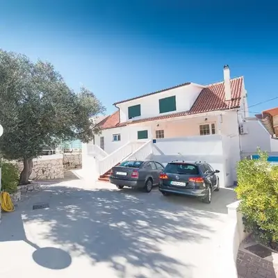 Apartments with a parking space Murter - 12754